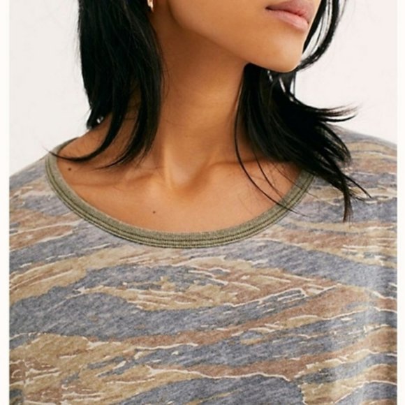 New WE THE FREE Arielle Tiger Combo Camo Cotton Blend Oversized Top Green Gray S - Picture 3 of 16